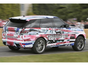Range Rover Sport SVR wrappato in rosso, bianco e blu Festival of Speed di Goowood