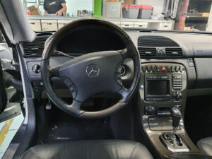 Rivestimenti interni Mercedes CL 500 da radica a carbonio lucido sott elemento6 car wrapping