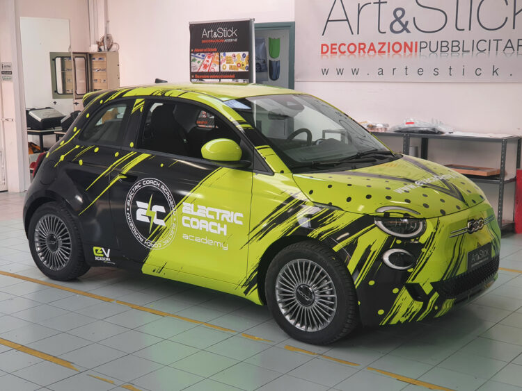 Rivestimento completo Fiat Nuova 500 adesivi cast car wrapping stampati electric coach academy
