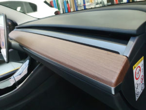 Rivestimento interni Tesla model 3 con pellicola effetto carbonio opaco