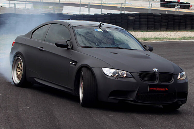 Romeo Ferraris Bmw M3 V8 in nero carbonio