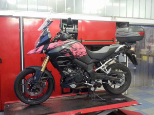 SUZUKI V-STROM - wrapping mimetico camouflage rosso