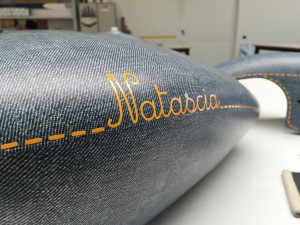 Suzuki Intruder personalizzata con pellicola wrapping effetto jeans