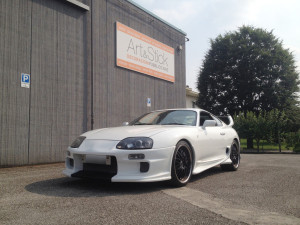 TOYOTA SUPRA - dettagli interni esterni in nero carbonio wrapping cruscotto