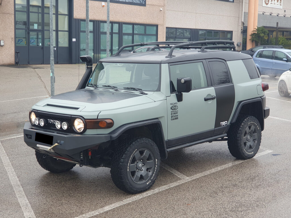 Toyota Land Cruiser FJ car wrapping Lunar Rock satin