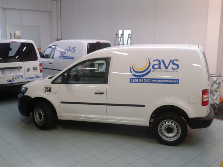 VOLKSWAGEN CADDY - impostazione grafica e decorazione flotta aziendale