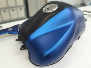 Yamaha FZ6 Fazer wrapping pellicola blu metallizzato opaco e nero carbonio