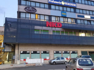 allestimento-negozio-nkd-terni decorazione adesivi insegne