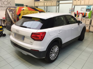 audi q2 wrapping nero lucido