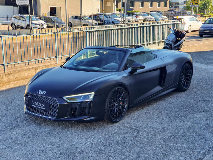 audi r8 car wrapping completo pellicola Avery Supreme Film nero satinato dettagli carbonio lucido