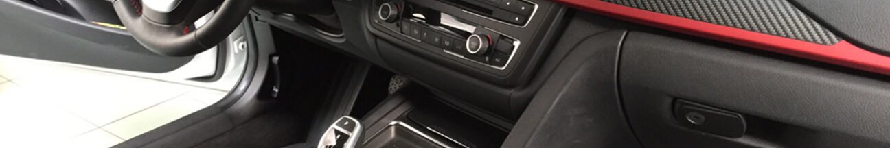 bmw interni nero carbonio wrapping