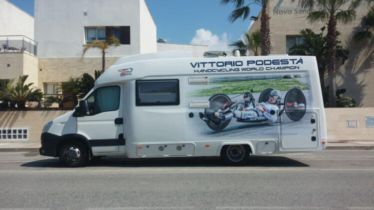 decorazione wrapping camper iveco