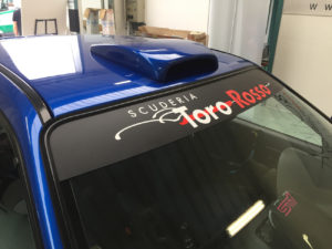 fascia parasole personalizzata subaru impreza sti toro rosso