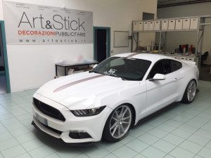 ford mustang white stripes