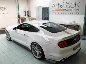 ford mustang white stripes