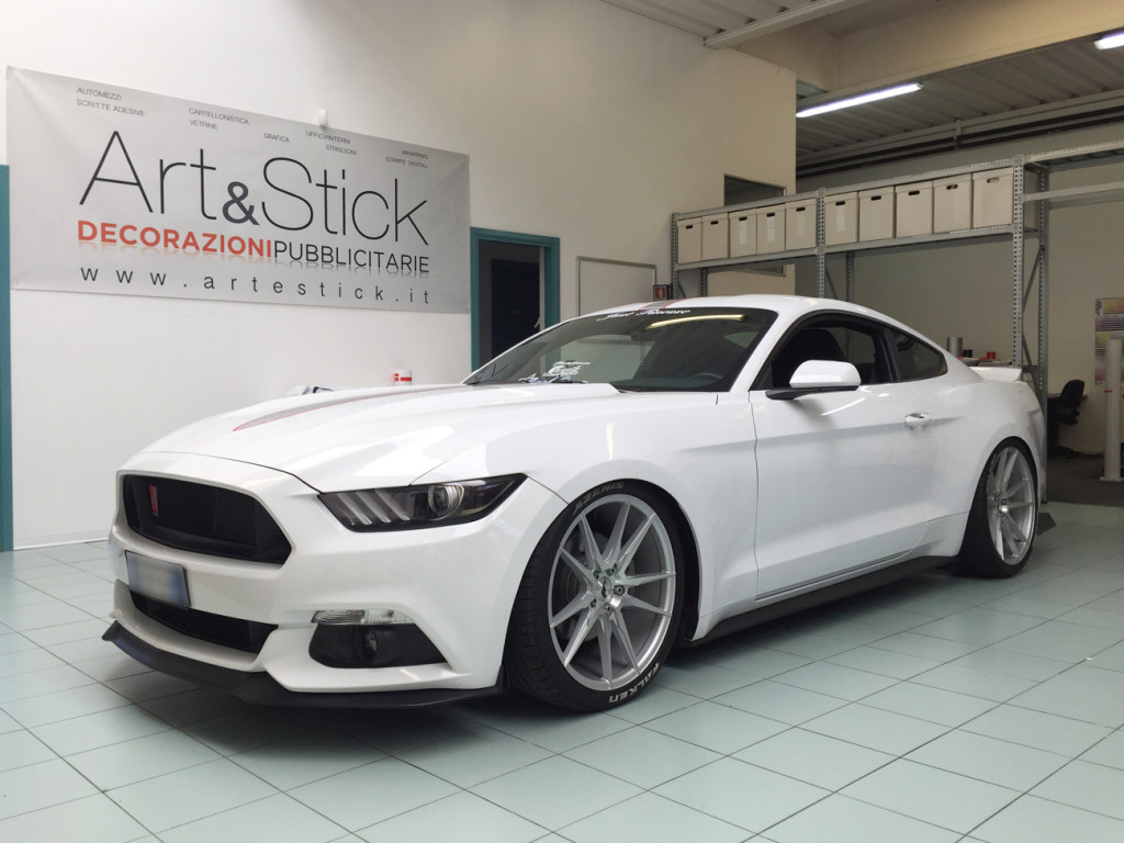 ford mustang white stripes