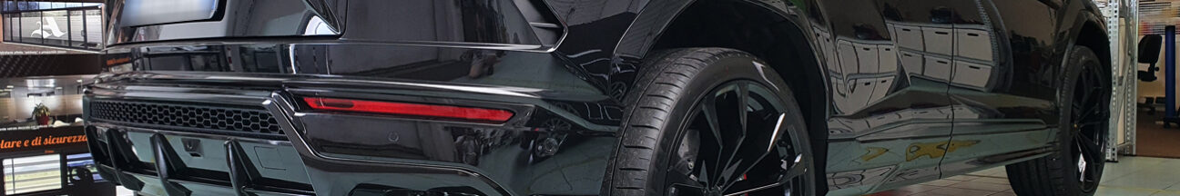 lamborghini urus personalizzazione rivestimento plastiche argento nero lucido