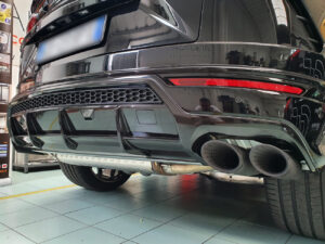 lamborghini urus personalizzazione rivestimento plastiche argento nero lucido