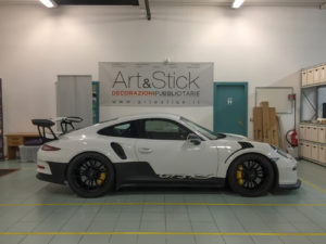 personalizzazione porsche 911 gt3 rs stripes nero opaco car wrapping