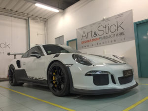 personalizzazione porsche 911 gt3 rs stripes nero opaco car wrapping