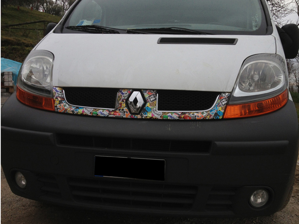 RENAULT TRAFIC - wrapping parziale sticker bomb