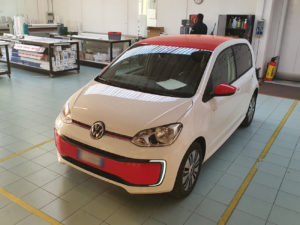 volkswagen up personalizzazione wrapping rosso lucido