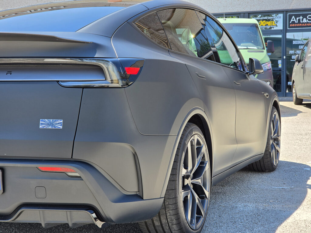 wrapping-cambio-colore-tesla model y plaid avery nero opaco 2